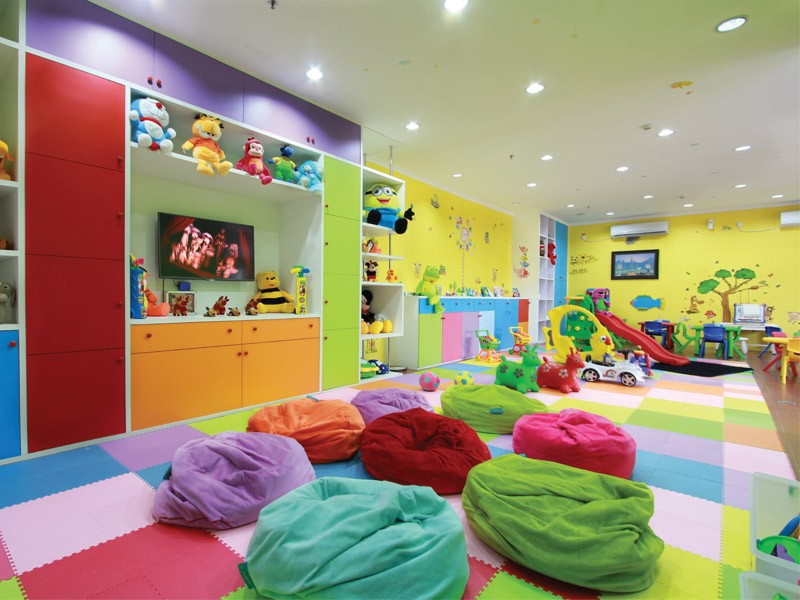 R KIDS CLUB